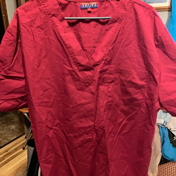 BUNDLE OF 8 SCRUB TOPS - Picture 9 of 15